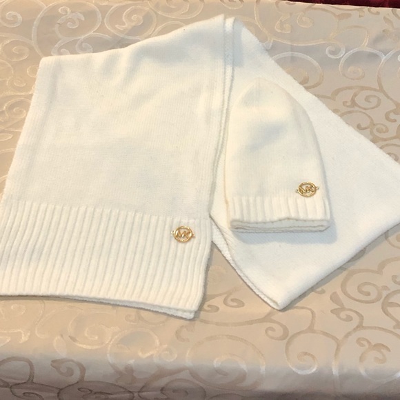 Michael Kors Hat & Scarf Set - Picture 3 of 7